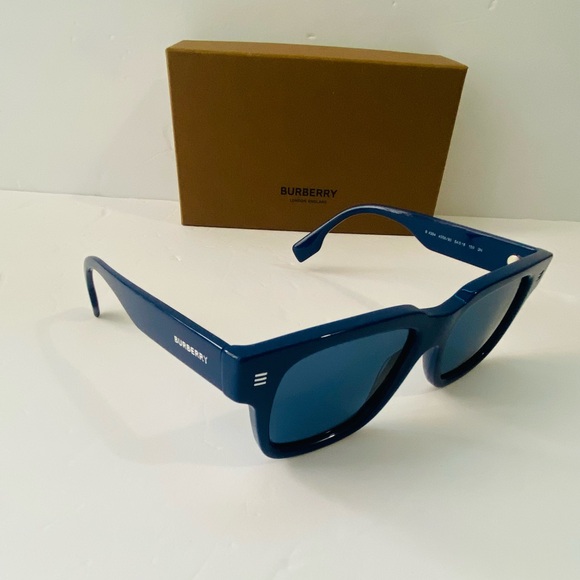 New BURBERRY
Dark Blue Square Men's Sunglasses - Picture 10 of 13